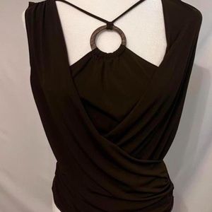 Iz Byer brown top with wooden o ring